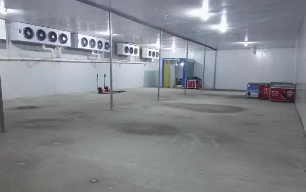 不小心反锁关在冷库里该如何自救呢 不小心反锁关在冷库里该如何自救呢